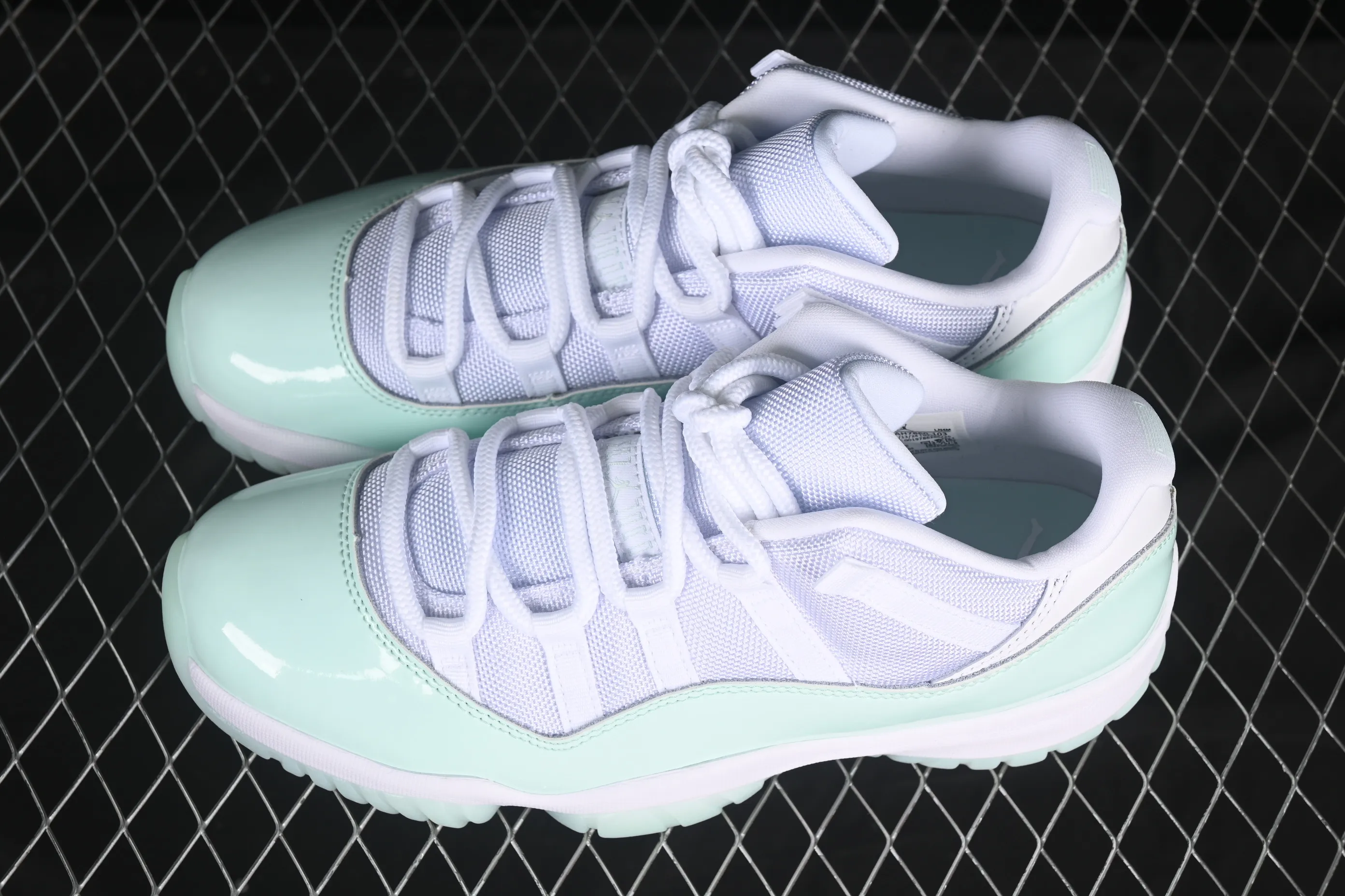 All categories Air Jordan Jordan series basketball shoes Air Jordan 11 F version Air Jordan 11 Low "Lgloo" AJ11 Joe 11 mint green AH7860-103